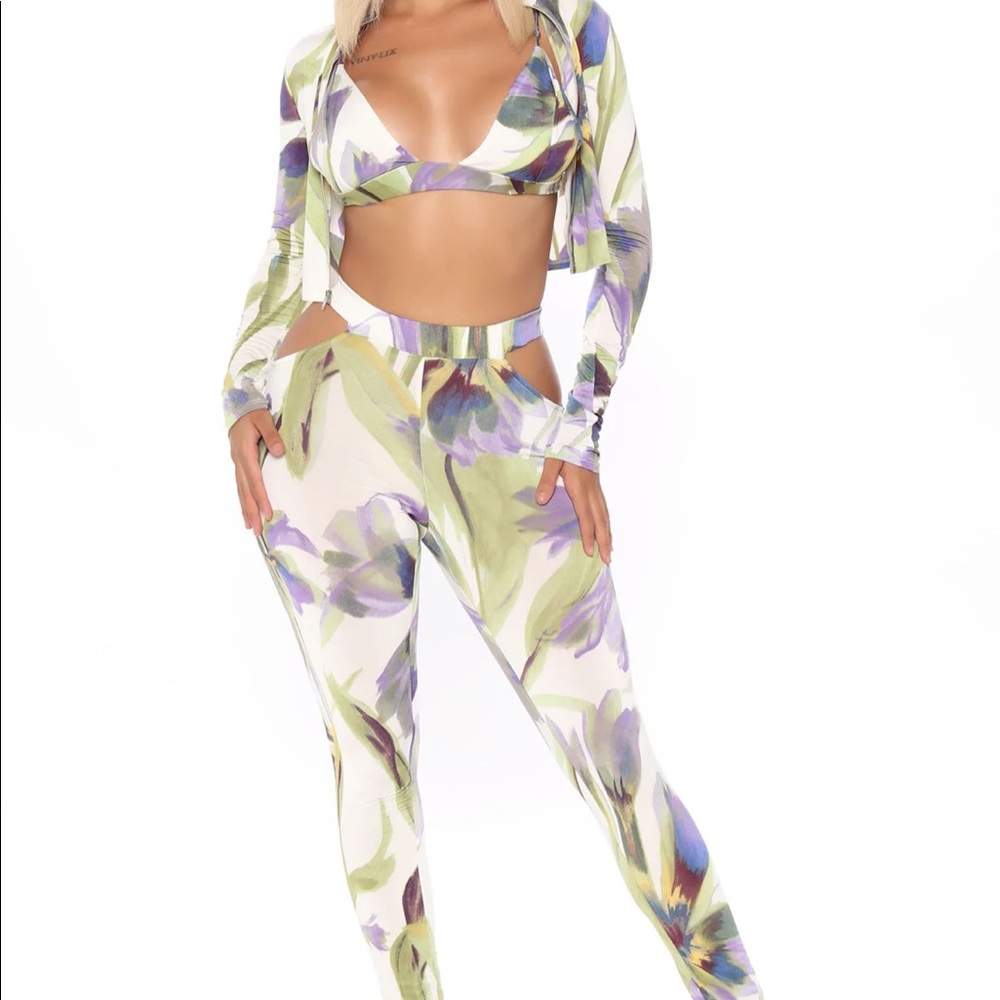 NWT 3 Piece floral cut out leggings set